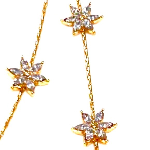 🍒3/$30 New Crystal Snowflake Drop Earrings - Picture 3 of 3